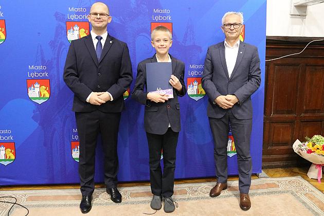 Nagrody i wyróżnienia dla uczniów i absolwentów szkół podstawowych z okazji Dnia Edukacji Narodowej