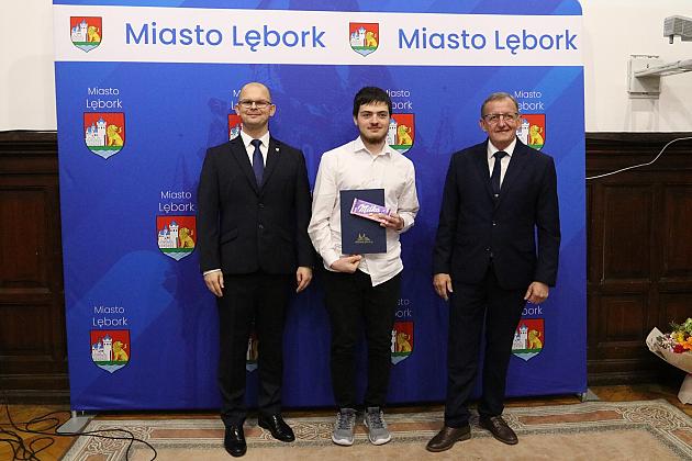 Nagrody i wyróżnienia dla uczniów i absolwentów szkół podstawowych z okazji Dnia Edukacji Narodowej