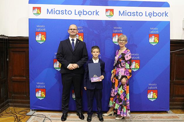 Nagrody i wyróżnienia dla uczniów i absolwentów szkół podstawowych z okazji Dnia Edukacji Narodowej