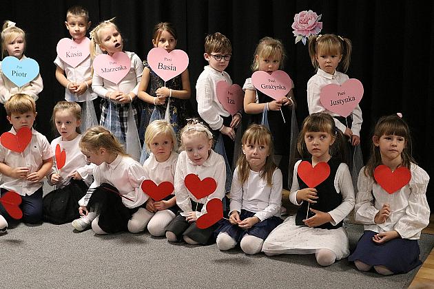 Z uśmiechem i wzruszeniem - Dzień Edukacji Narodowej w Przedszkolu nr 9