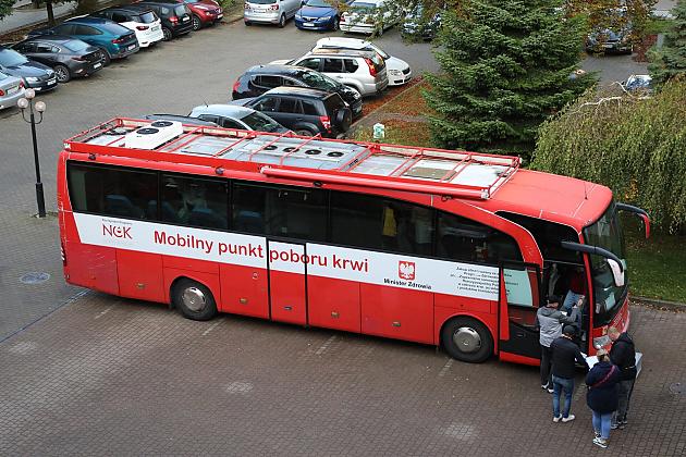 Lębork dzieli się życiem - szlachetna akcja krwiodawstwa przy ratuszu