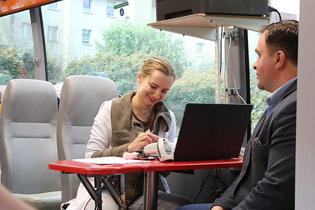 Lębork dzieli się życiem - szlachetna akcja krwiodawstwa przy ratuszu