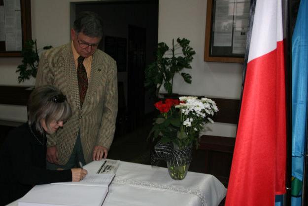 Księga Kondolencyjna wyłożona