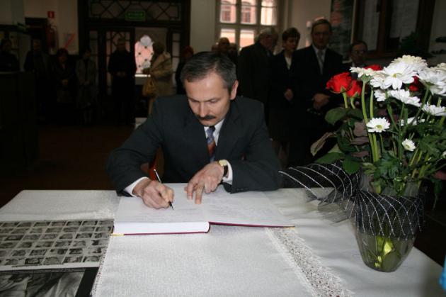 Księga Kondolencyjna wyłożona