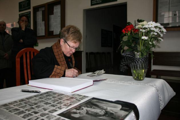 Księga Kondolencyjna wyłożona