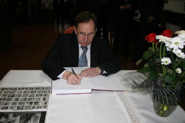 Księga Kondolencyjna wyłożona