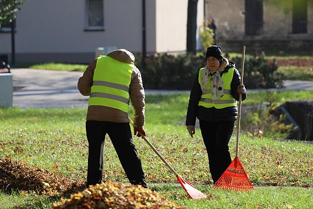 Dbają o porządek na skwerach i w parkach