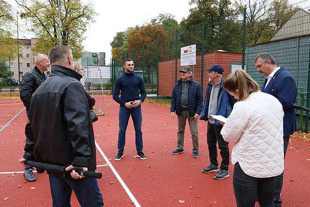 Nowa nawierzchnia i skocznia w dal na „Orliku” na placu Piastowskim