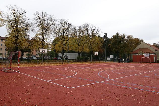 Nowa nawierzchnia i skocznia w dal na „Orliku” na placu Piastowskim