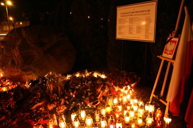 Miejsce uczczenia Ofiar katastrofy - codziennie o 21.00