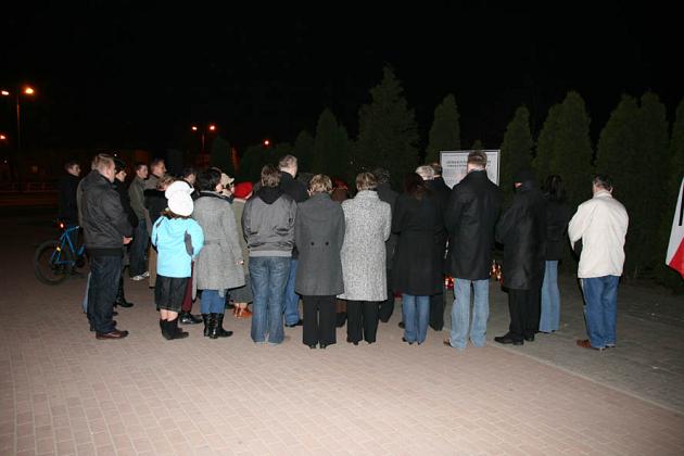 Miejsce uczczenia Ofiar katastrofy - codziennie o 21.00