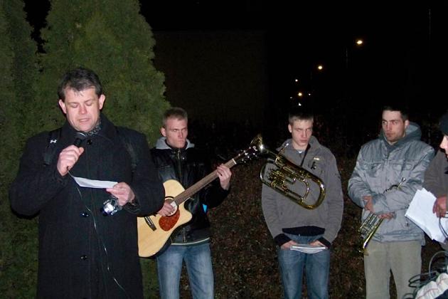 Miejsce uczczenia Ofiar katastrofy - codziennie o 21.00