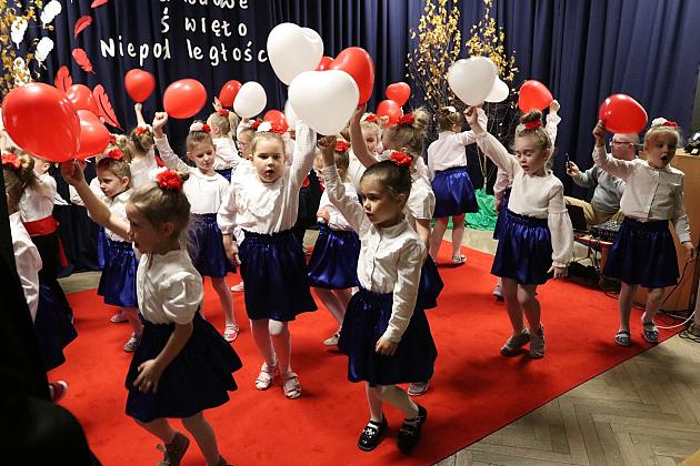 Radośnie i z dumą o Polsce – wieczornica patriotyczna w Przedszkolu nr 6
