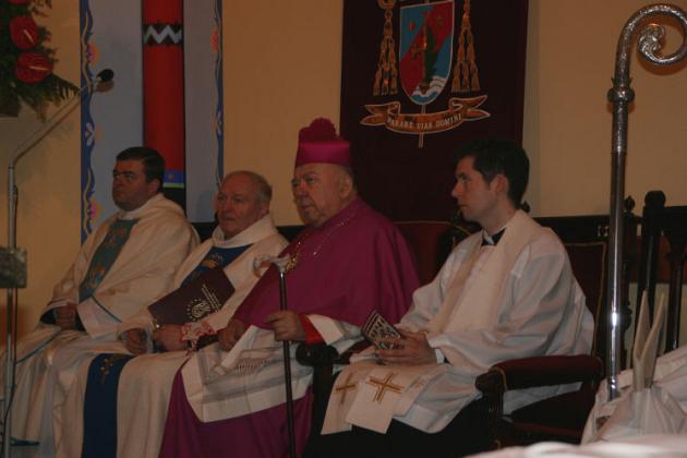 Święto Konstytucji 3 Maja wśród narodowych flag i parasoli