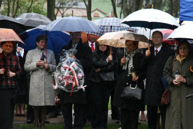 Święto Konstytucji 3 Maja wśród narodowych flag i parasoli
