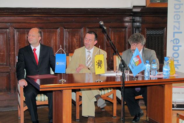 Marszałek przywiózł 9 milionów