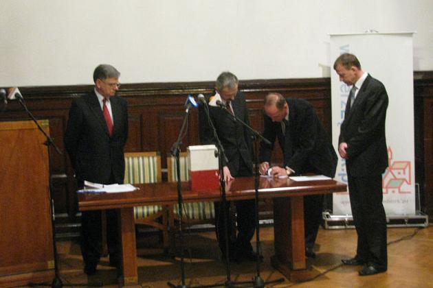 Radni wybrali Przewodniczącego Rady Miejskiej, dzisiaj - ślubowanie Burmistrza 