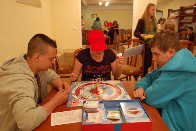Miejska Biblioteka Publiczna w Lęborku zachęca do korzystania z ponad 180 pakietów gier planszowych