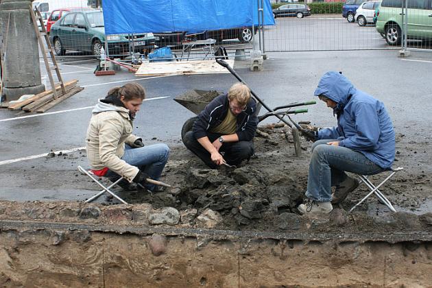 Prace archeologiczne. Tablica wszystko wyjaśni