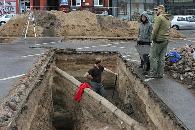Prace archeologiczne. Tablica wszystko wyjaśni