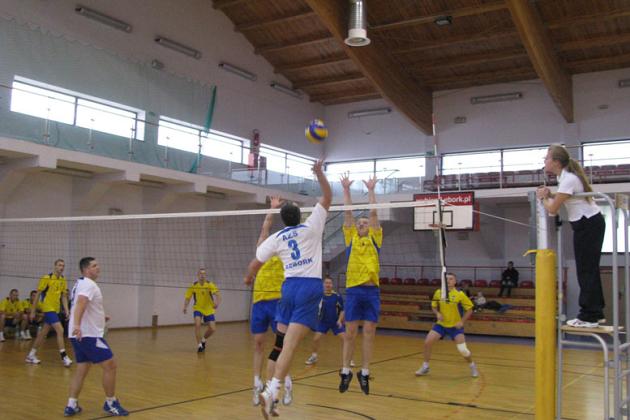 Trzecia kolejka rozgrywek amatorskiej ligi siatkówki