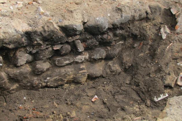 Prace budowlane odsłoniły fundamenty baszty 