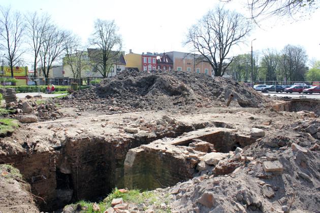 Prace archeologiczne przy placu Pokoju