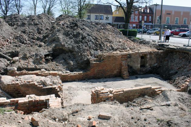 Prace archeologiczne przy placu Pokoju