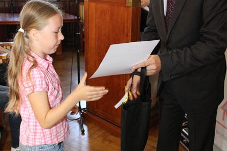 Herb Lęborka i Urząd Miejski w pracach plastycznych