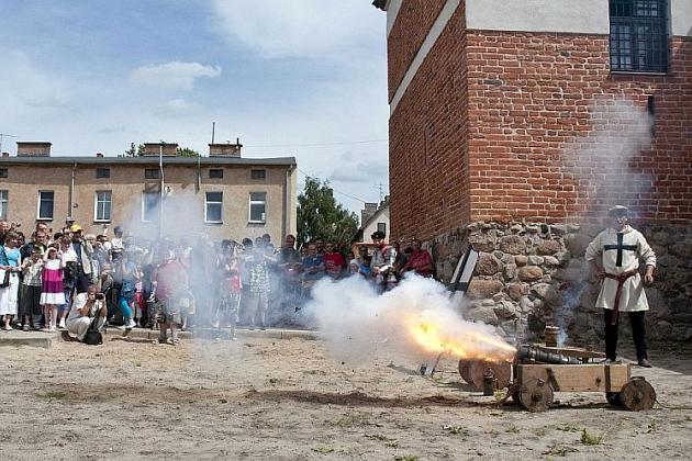 W sobotę dawne rzemiosła, w niedzielę hukną artylerzyści