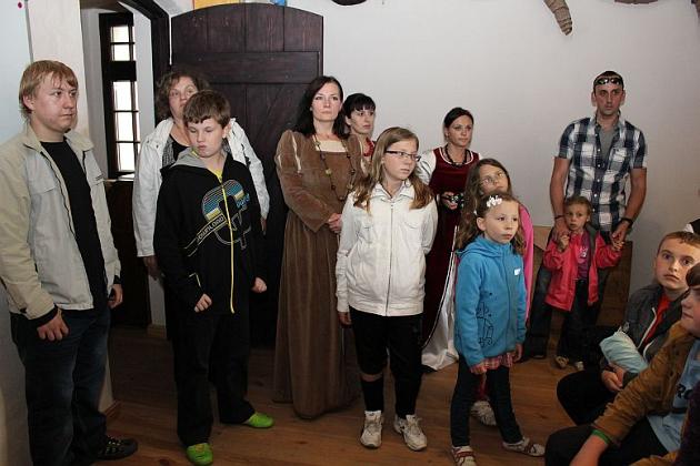 Tanecznym krokiem po murach