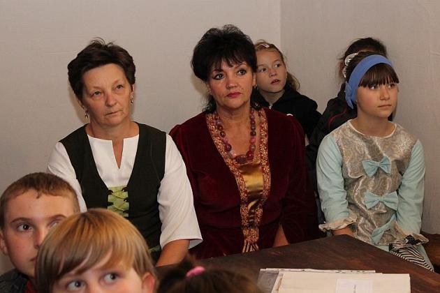 Tanecznym krokiem po murach