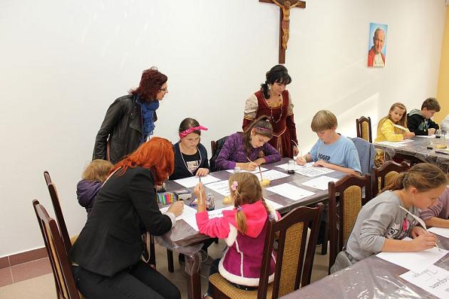 Tanecznym krokiem po murach