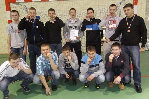 Trzecie miejsce w województwie pomorskim zespołu lęborskiego ZSM-I w futsalu