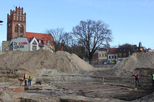 Prace archeologiczne na Placu Pokoju