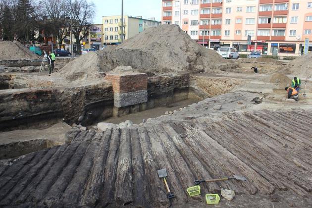 Prace archeologiczne na Placu Pokoju