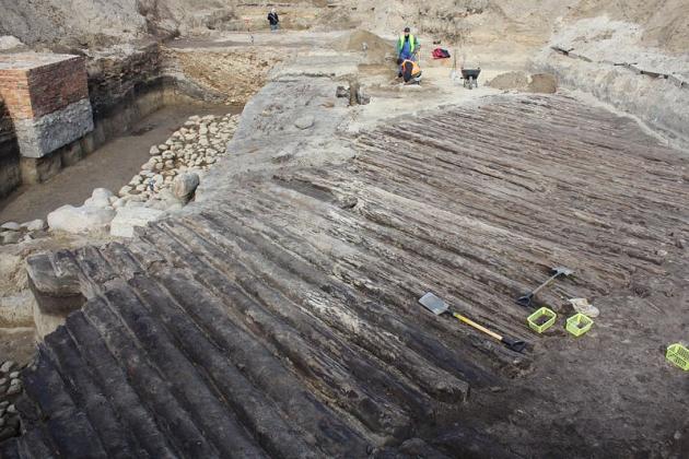 Prace archeologiczne na Placu Pokoju