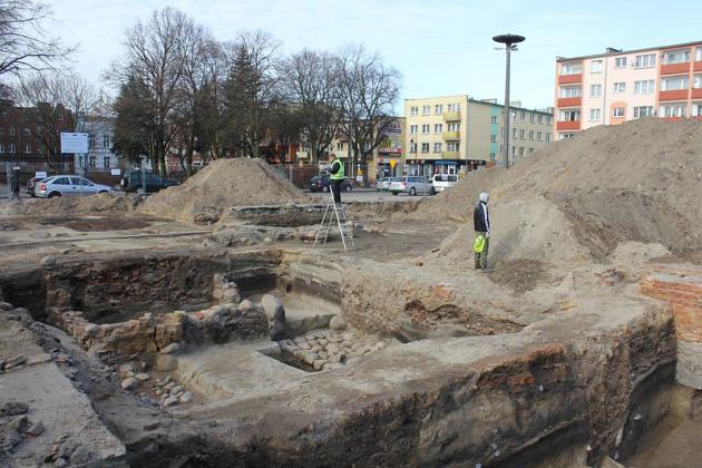 Prace archeologiczne na Placu Pokoju