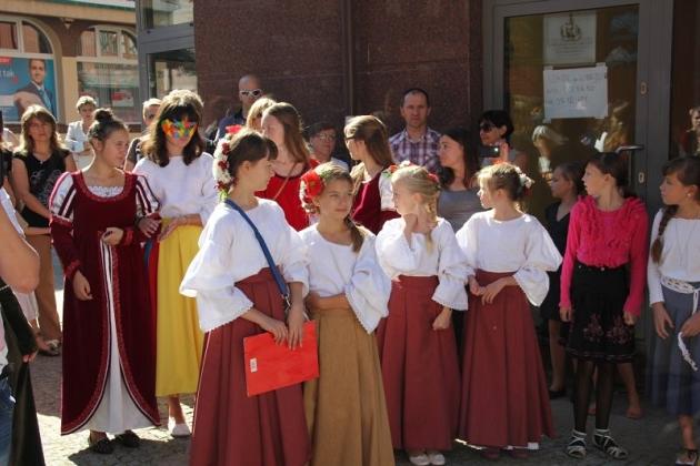 Zatańczyli w średniowiecznym stylu