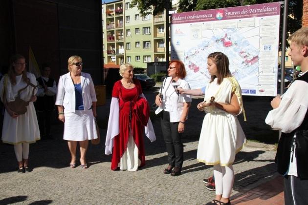 Zatańczyli w średniowiecznym stylu