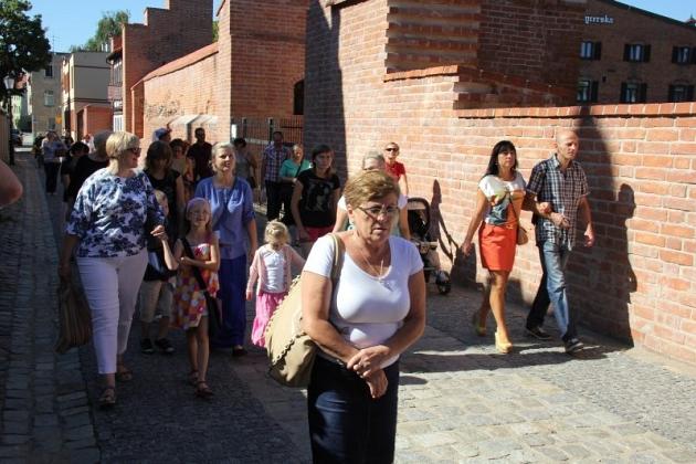 Zatańczyli w średniowiecznym stylu