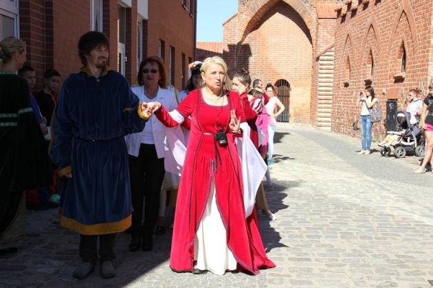 Zatańczyli w średniowiecznym stylu