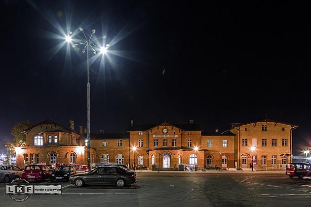 Widok na budynek dworca PKP w Lęborku