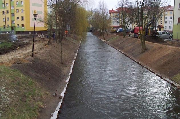 Budowa i przebudowa bulwarów nad rzeka Łebą