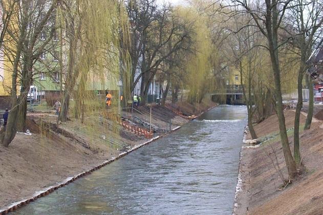 Budowa i przebudowa bulwarów nad rzeka Łebą