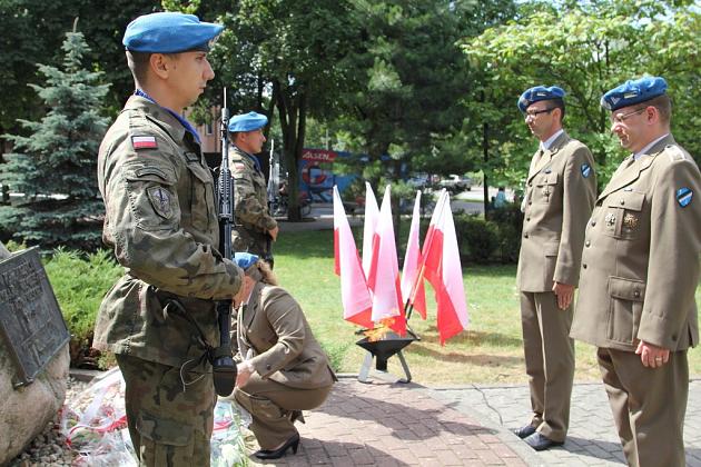 Apel Pamięci, salwa i kwiaty w Święto Wojska Polskiego