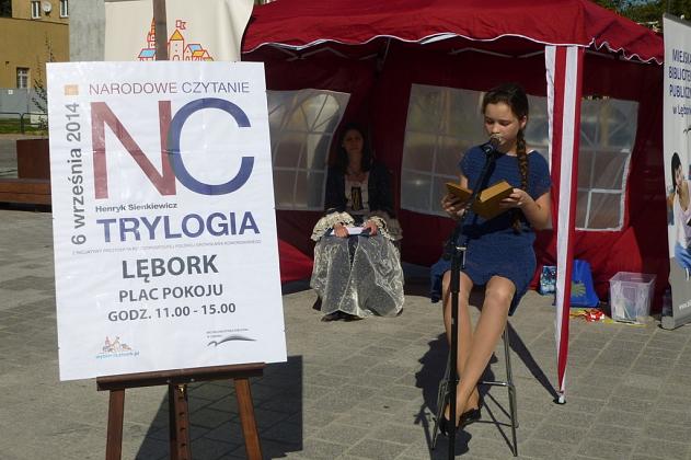 Lęborczanie czytali Sienkiewicza na Placu Pokoju