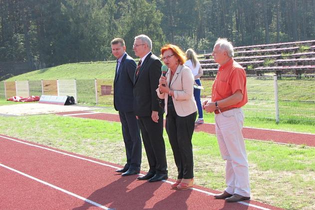 Szkolne zawody lekkoatletyczne na nowej bieżni
