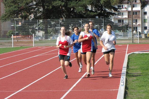 Szkolne zawody lekkoatletyczne na nowej bieżni