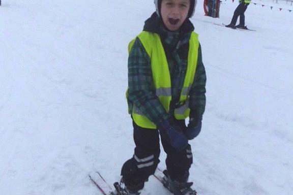 Śnieg,narty i dobra zabawa.